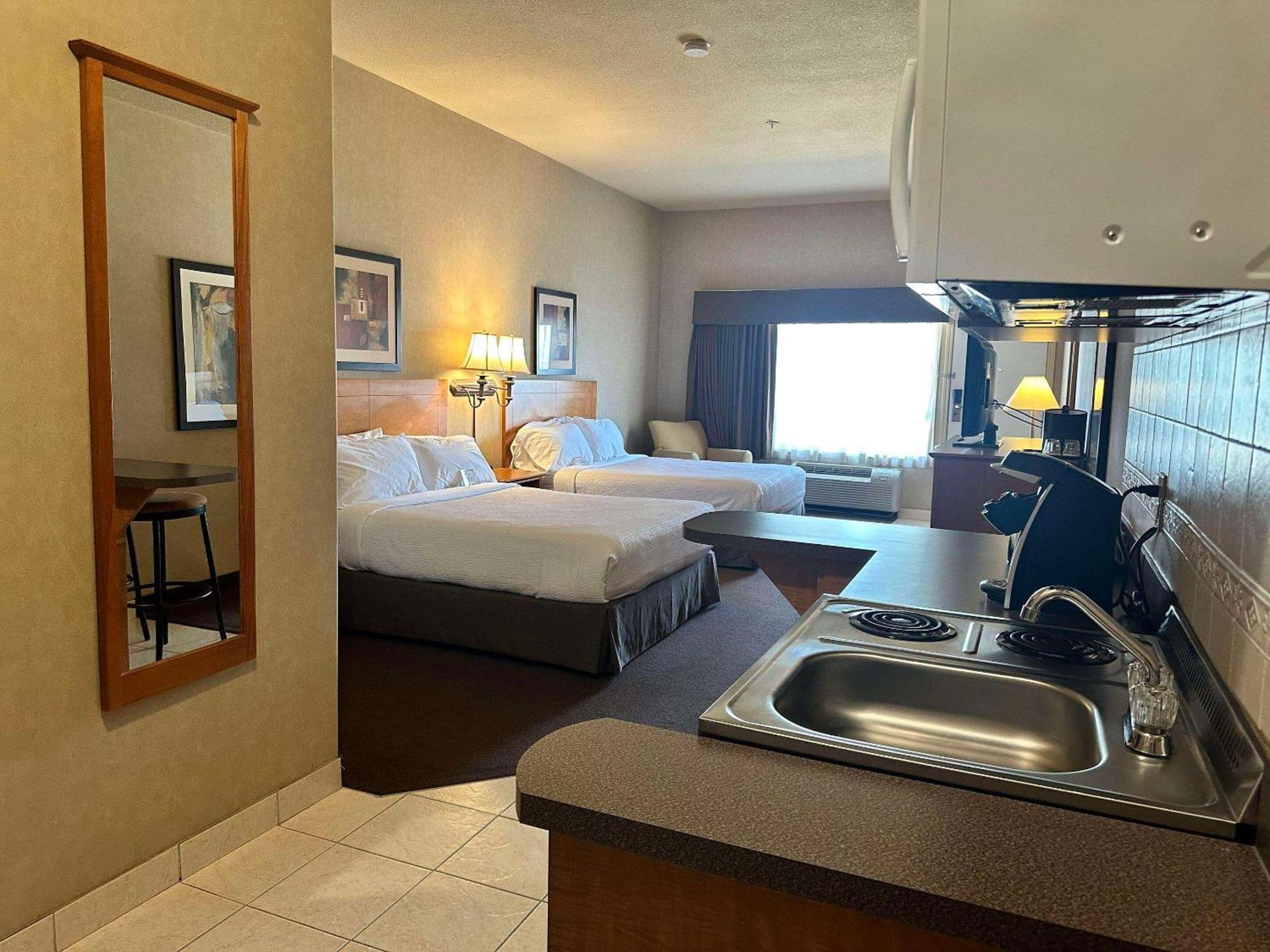 Clarion Pointe Hotel Rimbey Luaran gambar