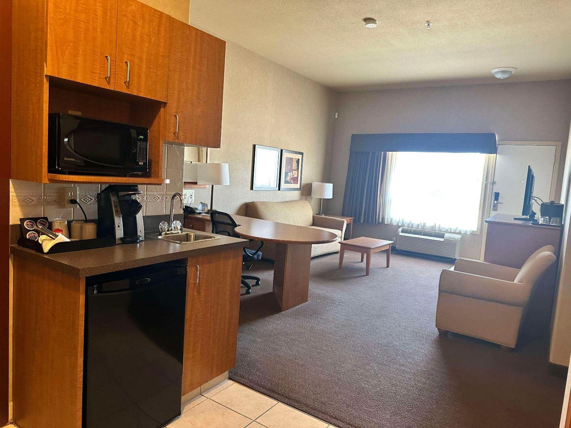 Clarion Pointe Hotel Rimbey Luaran gambar