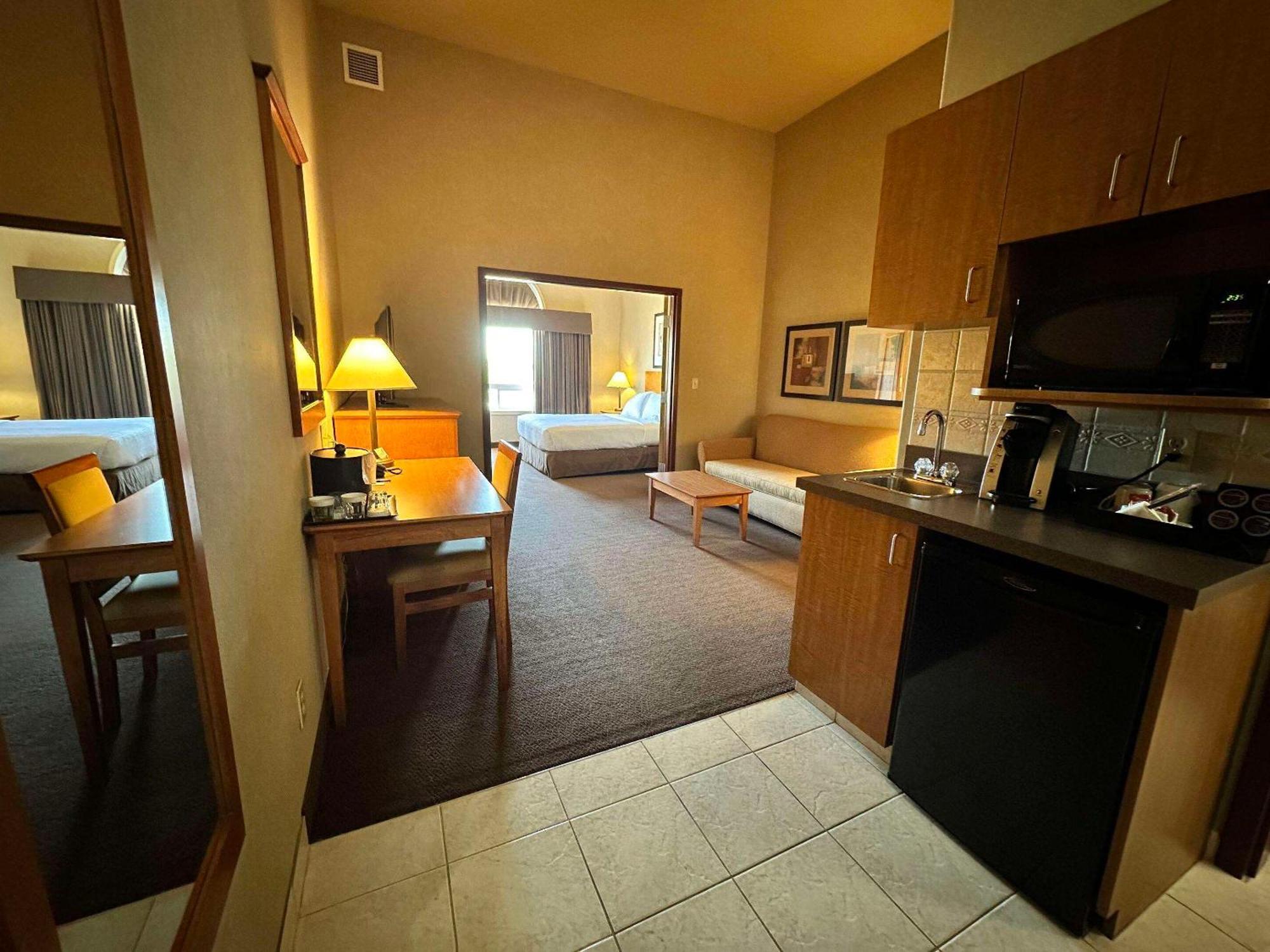 Clarion Pointe Hotel Rimbey Luaran gambar
