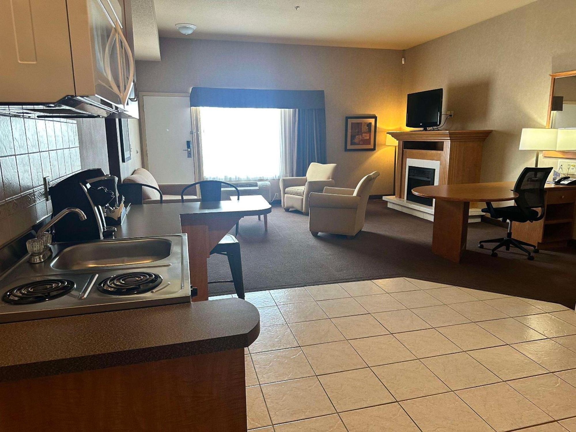 Clarion Pointe Hotel Rimbey Luaran gambar