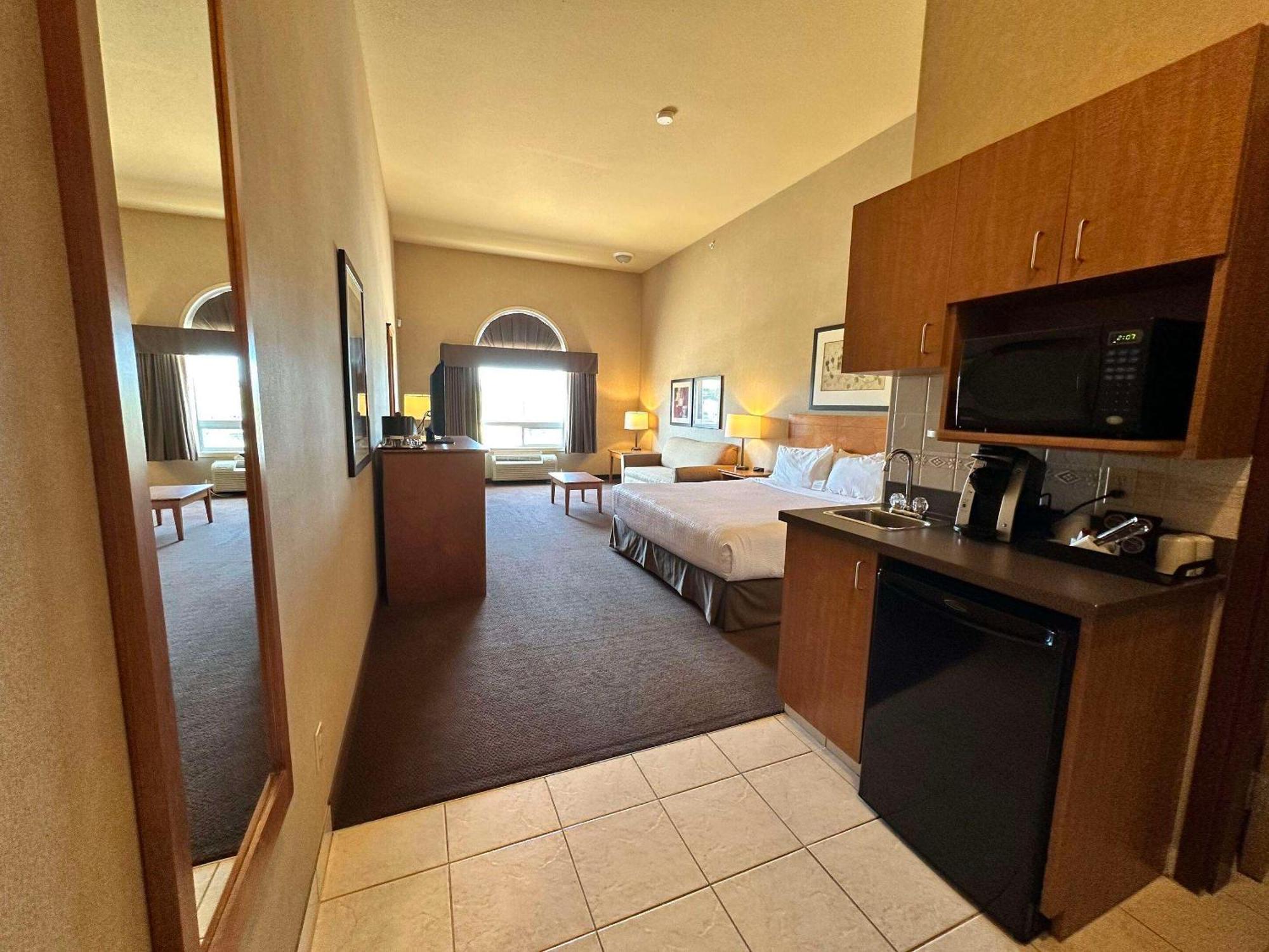 Clarion Pointe Hotel Rimbey Luaran gambar
