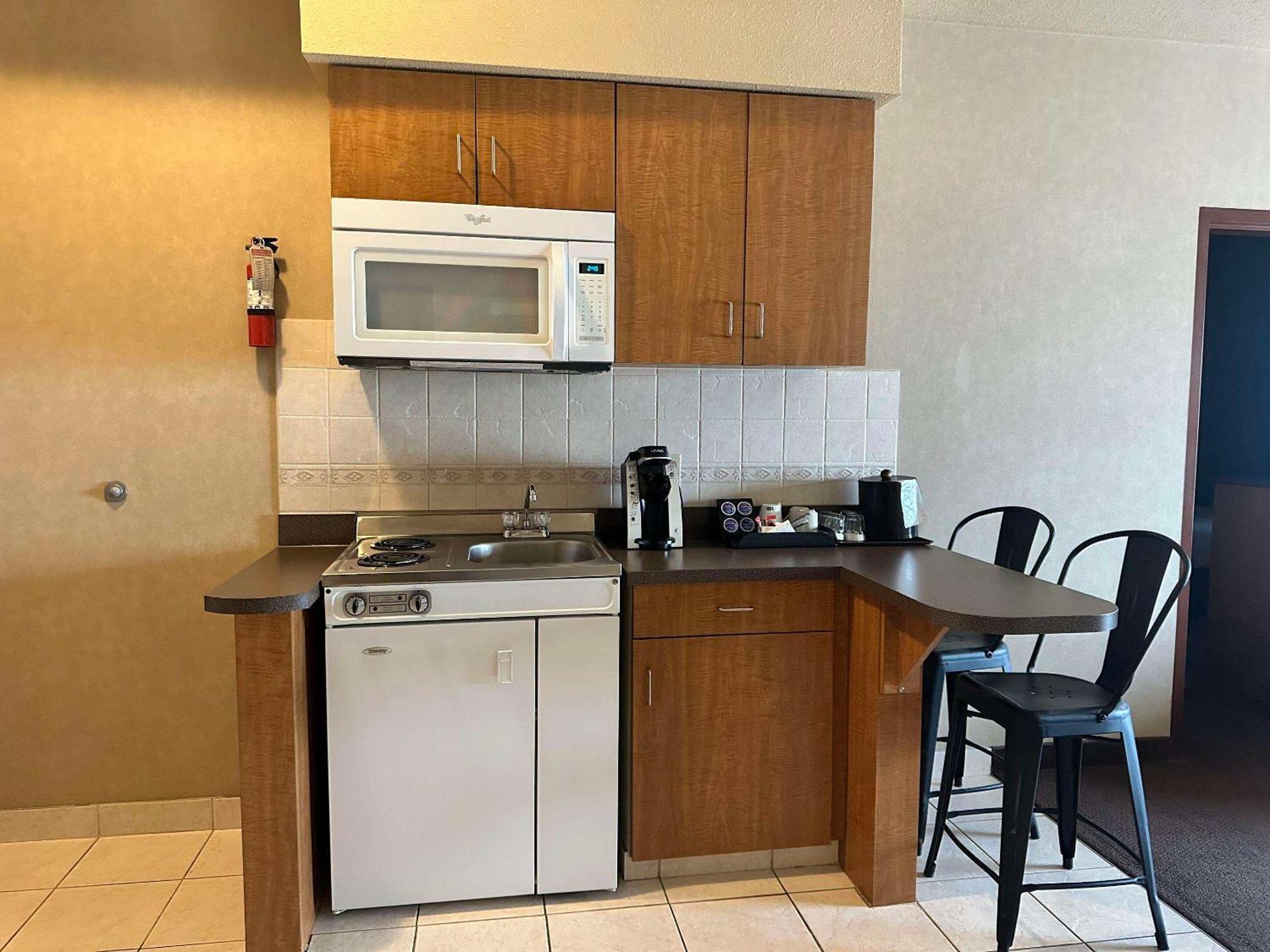 Clarion Pointe Hotel Rimbey Luaran gambar